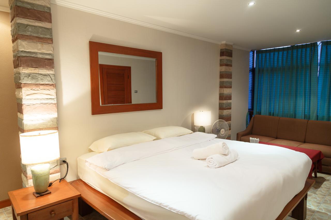 Avenue Beach Hotel Jomtien Beach Esterno foto