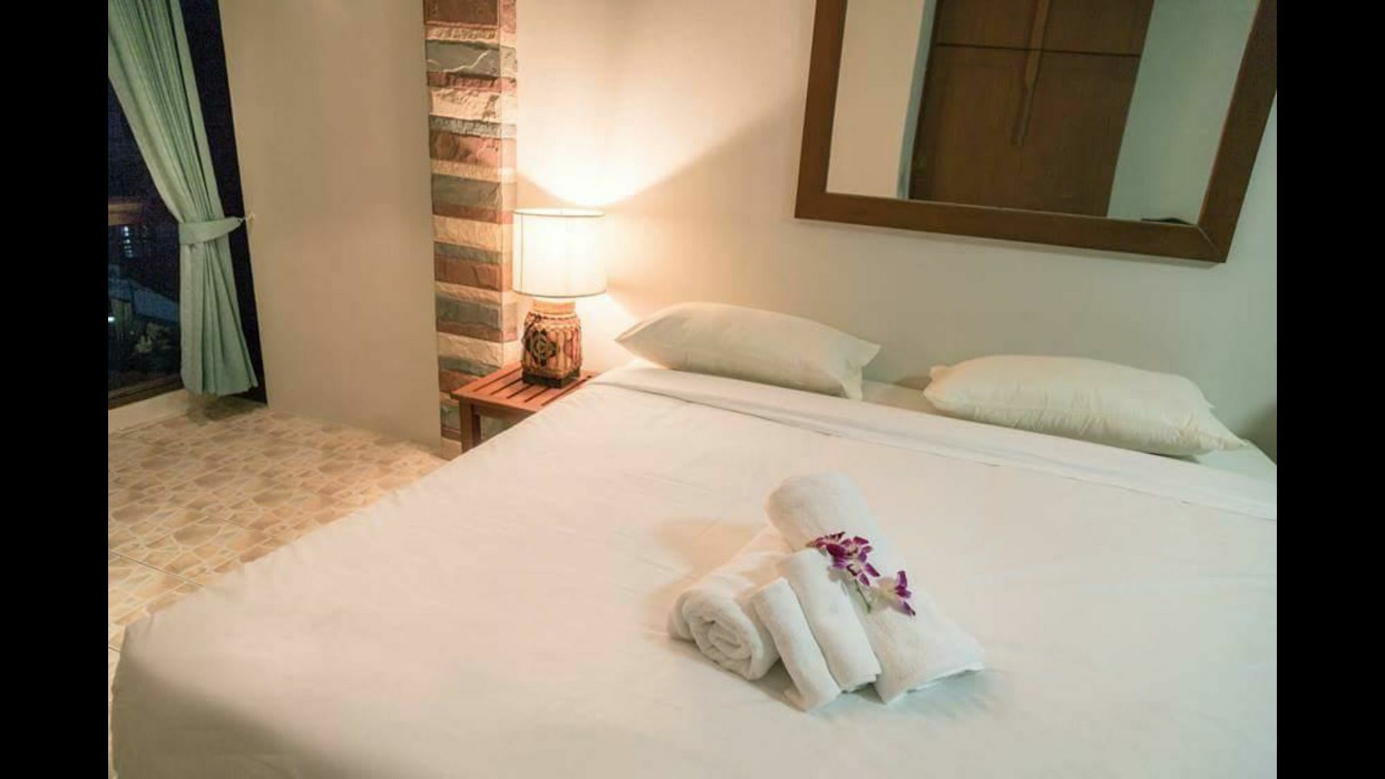 Avenue Beach Hotel Jomtien Beach Esterno foto
