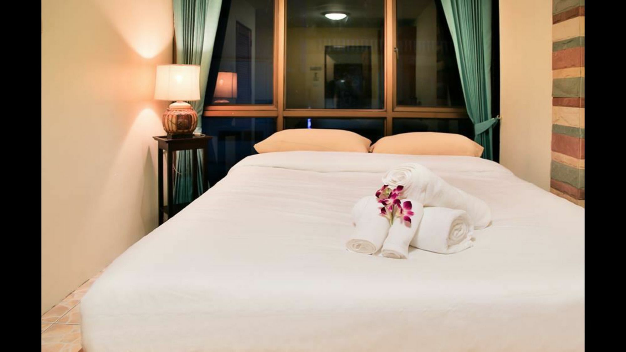 Avenue Beach Hotel Jomtien Beach Esterno foto