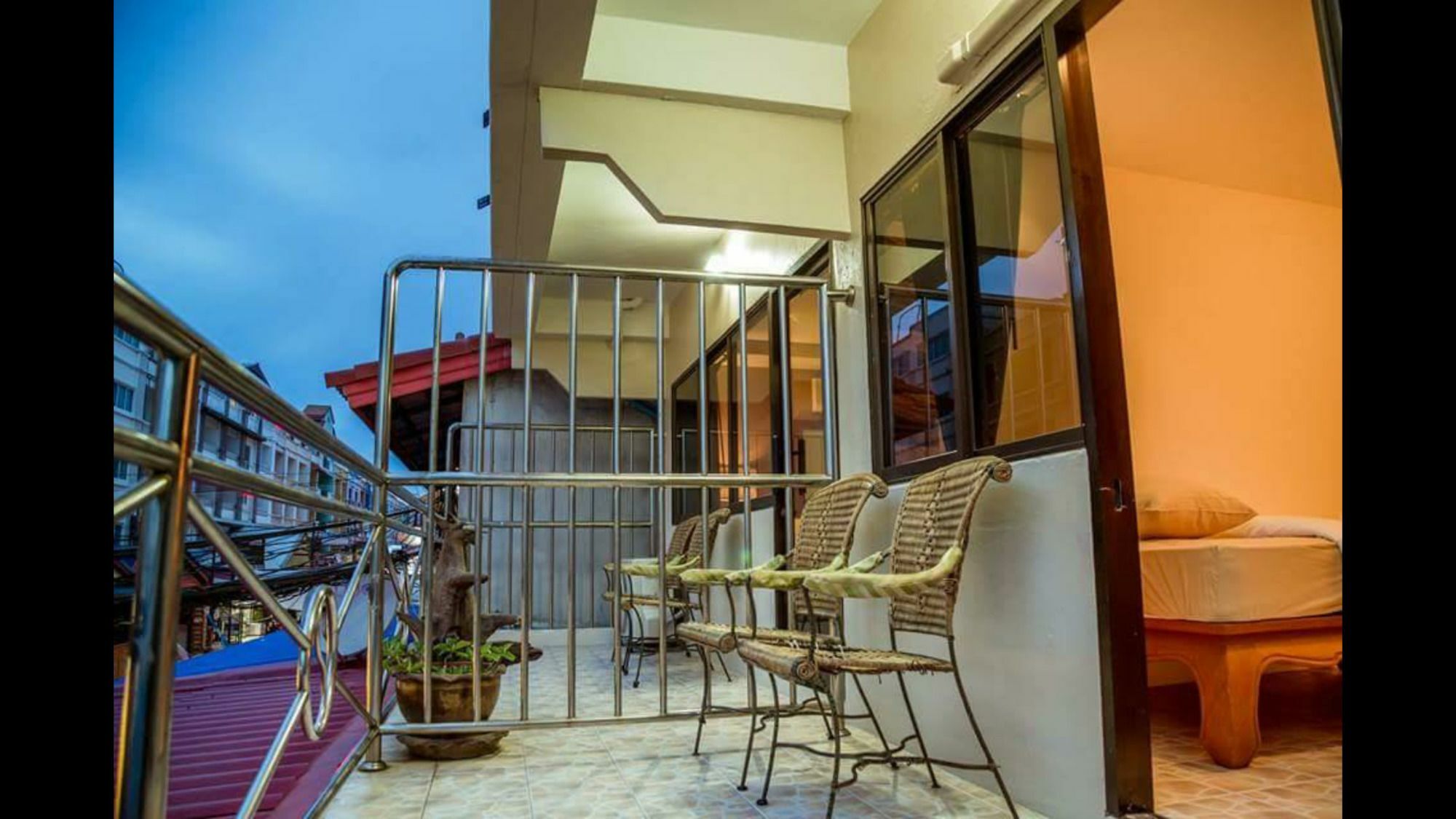 Avenue Beach Hotel Jomtien Beach Esterno foto
