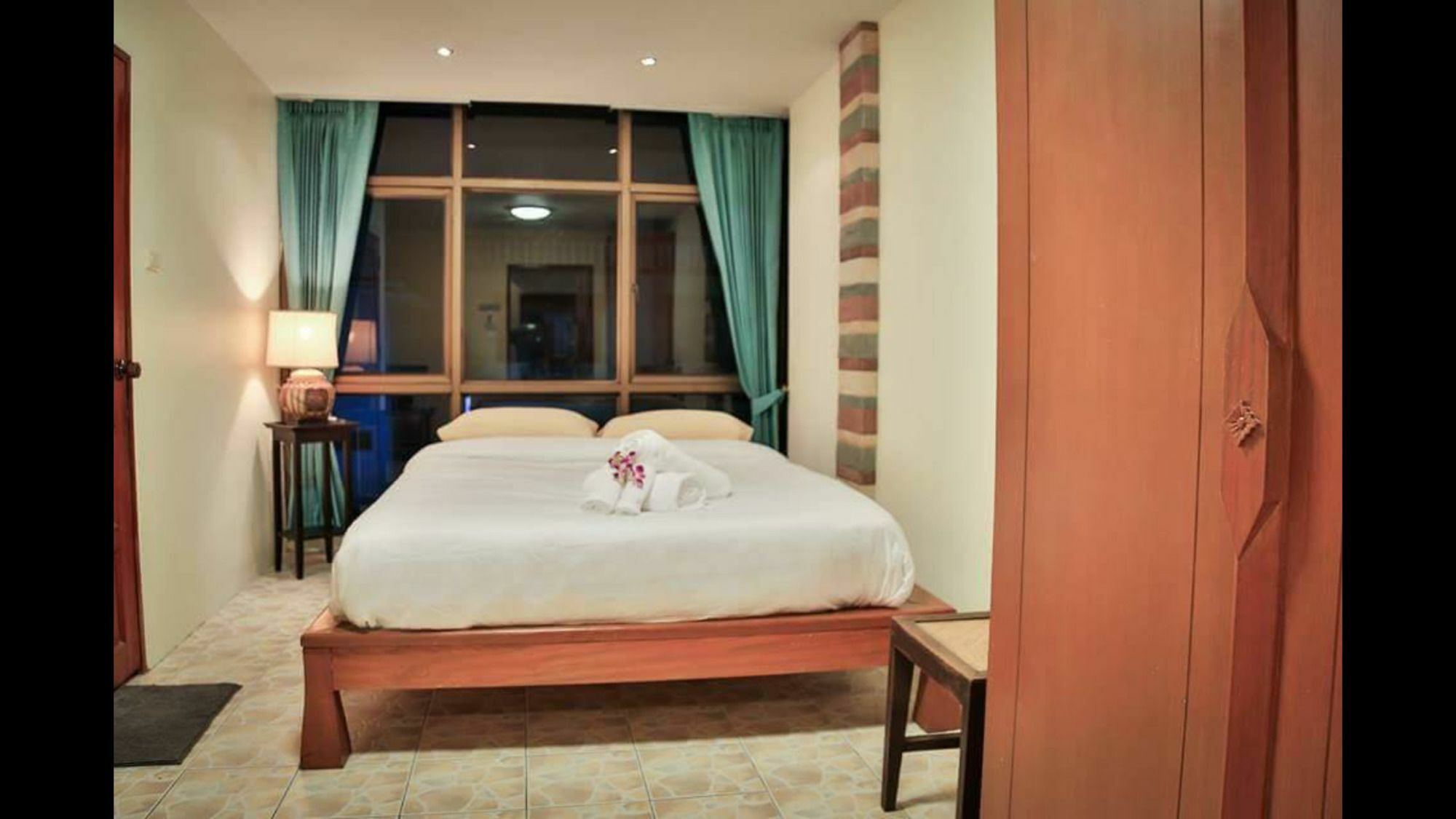 Avenue Beach Hotel Jomtien Beach Esterno foto